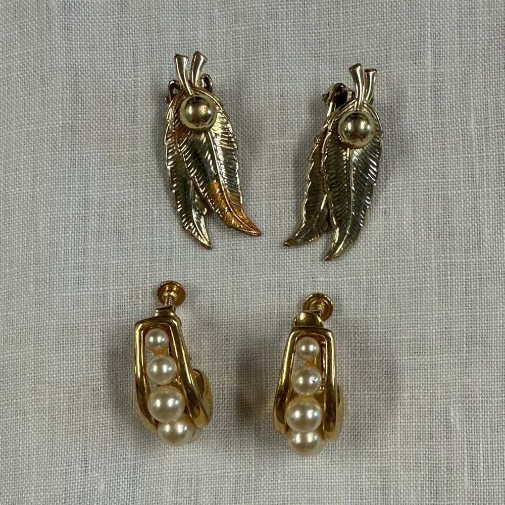 Vintage Gold Tone Pearl Clip-On Earrings Set - Gold